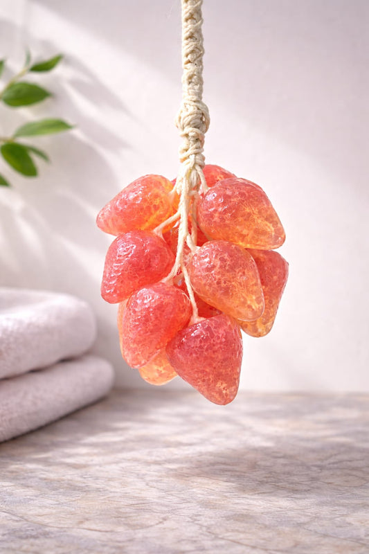 Racimo de Frutillas Rosa – Jabón Colgante Artesanal